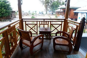 Rock and Wreck Dive Resort