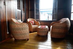 Rock and Wreck Dive Resort