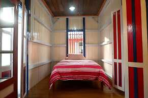 Rock and Wreck Dive Resort