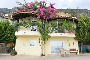 Villa Sunnyside by Lycia Collections