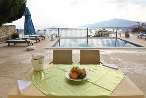 Villa Sunnyside by Lycia Collections