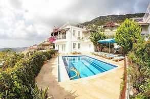 Villa Zakkum 1 by Lycia Collections