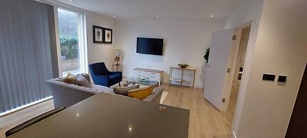 2 Bed Property Close to Heathrow Airport