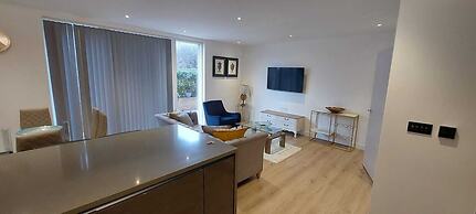 2 Bed Property Close to Heathrow Airport