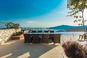 Villa Fusya by Lycia Collections