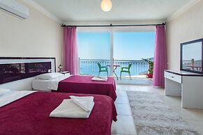 Villa Fusya by Lycia Collections