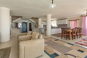 Villa Fusya by Lycia Collections