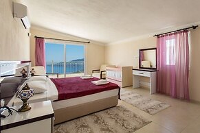 Villa Fusya by Lycia Collections