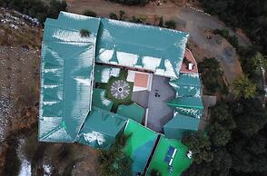 TreeHouse Chail Villas