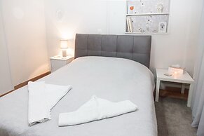 Fabulous Apartment Across Flisvos