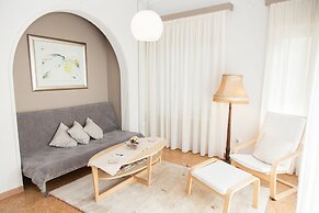 Fabulous Apartment Across Flisvos