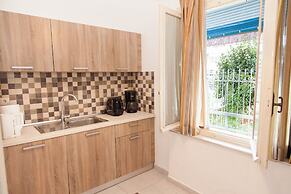 Fabulous Apartment Across Flisvos