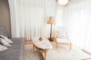 Fabulous Apartment Across Flisvos