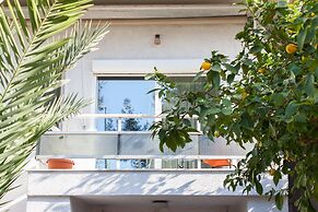 Fabulous Apartment Across Flisvos