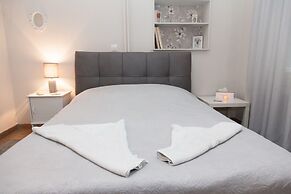 Fabulous Apartment Across Flisvos