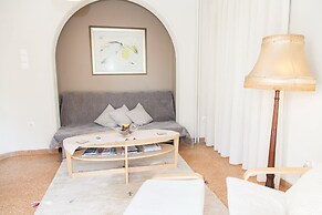 Fabulous Apartment Across Flisvos