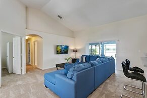 4BR Pool Home in Orange Tree by SHV