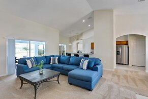 4BR Pool Home in Orange Tree by SHV