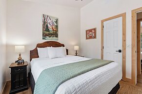 Duck Creek Village Inn