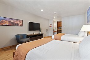 Duck Creek Village Inn