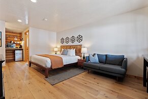 Duck Creek Village Inn