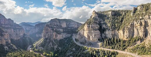 Duck Creek Village Inn