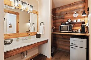 Duck Creek Village Inn