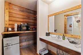 Duck Creek Village Inn