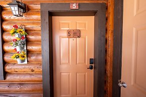 Duck Creek Village Inn