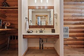 Duck Creek Village Inn