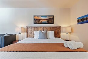 Duck Creek Village Inn