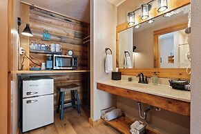 Duck Creek Village Inn