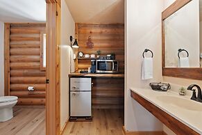 Duck Creek Village Inn