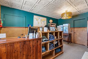 Duck Creek Village Inn