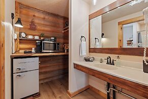 Duck Creek Village Inn