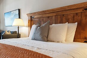 Duck Creek Village Inn