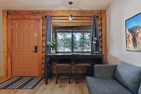 Duck Creek Village Inn