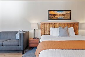 Duck Creek Village Inn