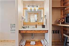 Duck Creek Village Inn