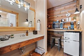 Duck Creek Village Inn