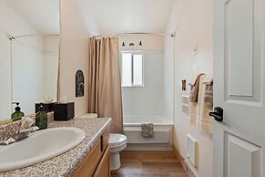 Duck Creek Village Inn