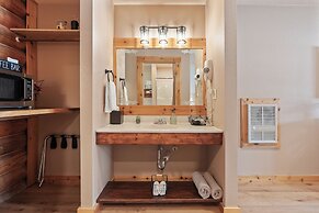 Duck Creek Village Inn