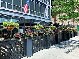 Le Méridien Essex Chicago