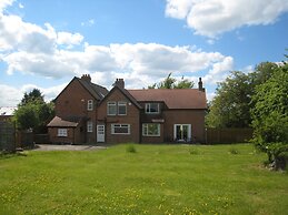 Arden Hill Farm House - Sleeps up to 16 - Snooker Table - HOT TUB