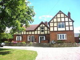 Arden Hill Farm House - Sleeps up to 16 - Snooker Table - HOT TUB