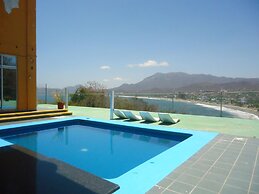 Casa Mexicana La Reyna