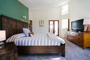 The Atrium Haven Winter Park Cabin Hot Tub