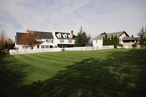 Oakmont Inn