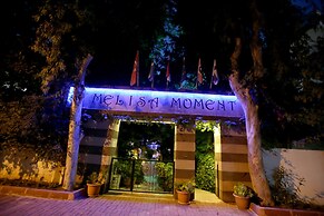 Melissa Moment Apart