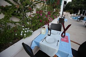 Melissa Moment Apart